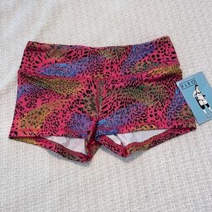 NWT fleo shorts, size small